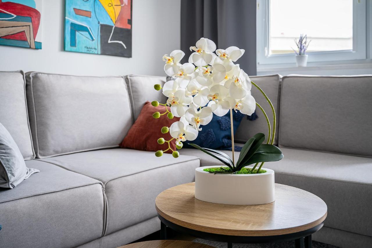 Wrzeciono 12 - Piekny Apartament Obok Szpitala Bielanskiego Oraz Awf, Bezplatna Strefa Parkowania - 400M Do Stacji Metra - Good Apartments وارسو المظهر الخارجي الصورة